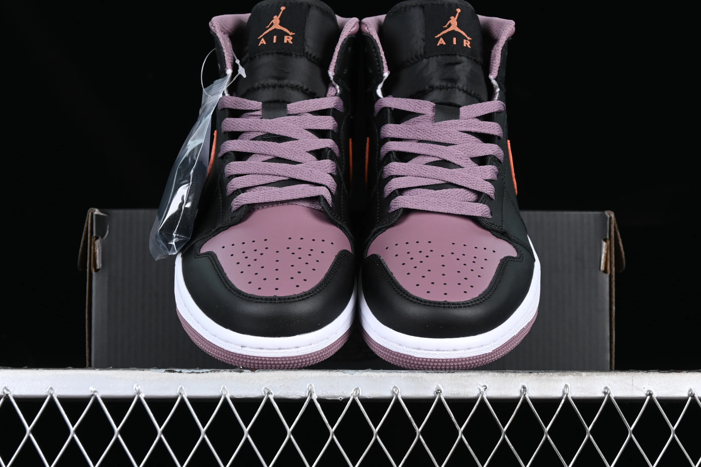 All categories Air Jordan Jordan series basketball shoes Air Jordan 1 Mid Air Jordan 1 Mid AJ1 Joe 1 black bean paste mid-top cultural and casual sneakers FB9911-008